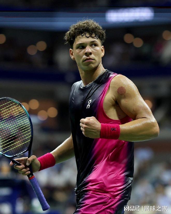 利的一个小 利的一个小